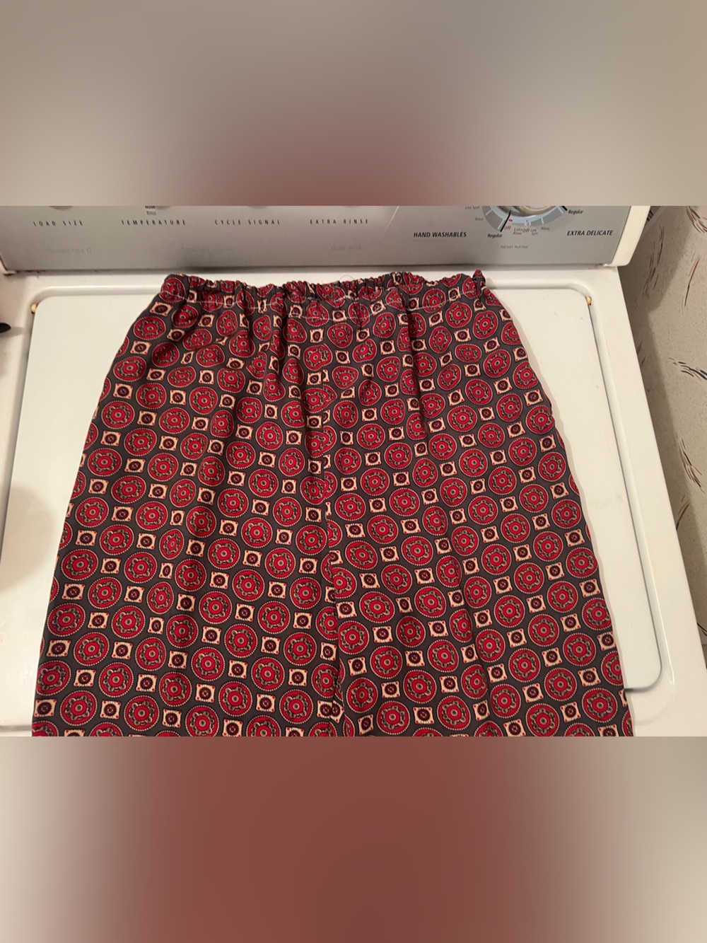 Women’s Pull-On Medallion Print Cropped Capris Pants Elastic Waist Red Brown